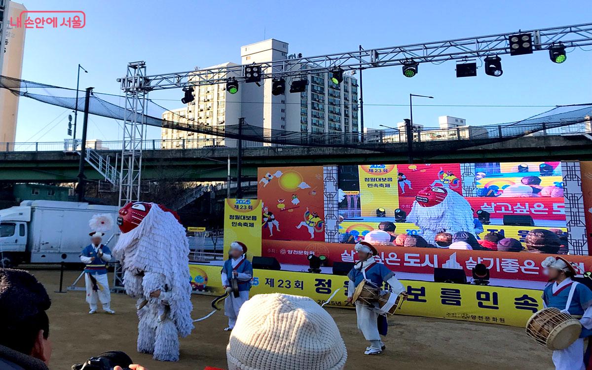 잡귀를 쫓고, 복을 불러오는 의미를 담은 북청사자놀음 &copy;이정민