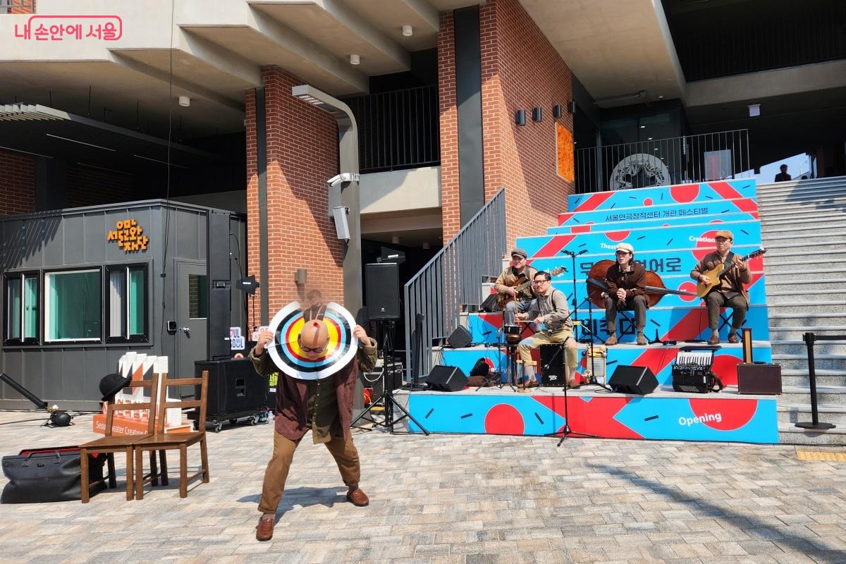 오후 1시 30분, 서울연극창작센터 개관을 축하하는 특별한 시간을 선사했다. ©김미선