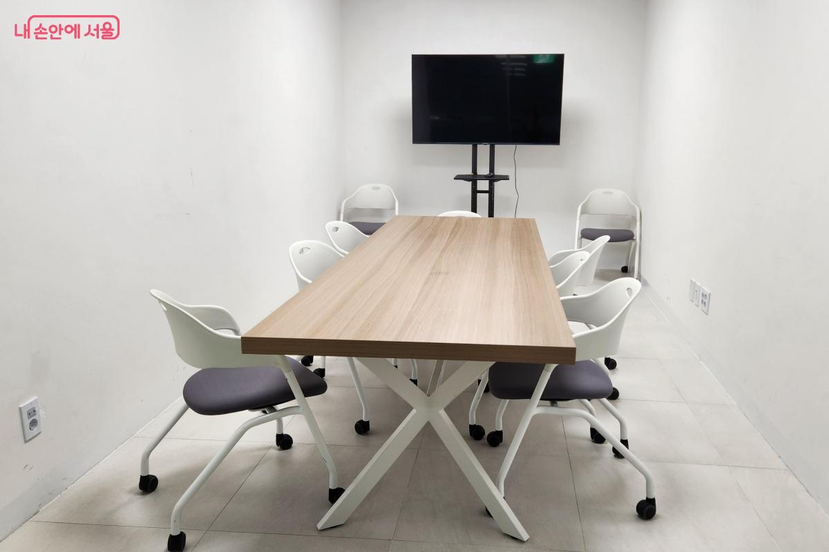 장기·단기 입주사무실, 회의실, OA존으로 구성되었다. ©김미선