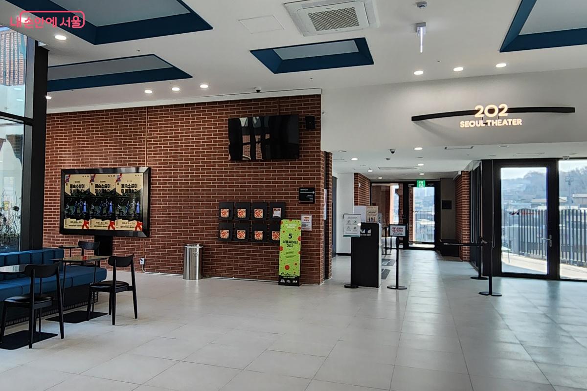 ‘서울씨어터 202’는 202석의 객석을 갖춘 연극 전용 프로시니엄 극장이다. ©김미선