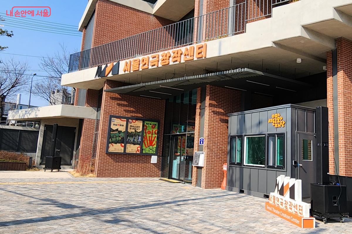 네모 반듯한 일반적인 건물이 아닌 비밀스러운 공간을 찾는 재미도 쏠쏠했다. ©김미선