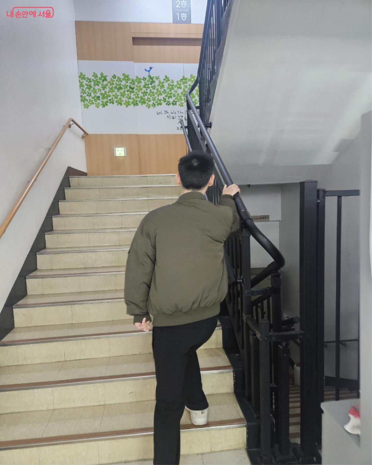 직장에 출근하고 있는 생활인 ⓒ한벗둥지