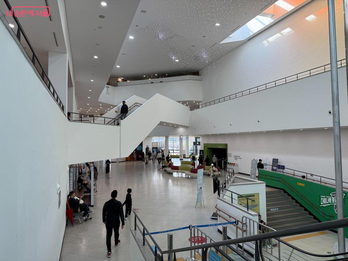 서울시립과학관은 1층~3층으로 이뤄져 있으며, 실내에서 쾌적하고 자유롭게 즐길 수 있다. ©이미현