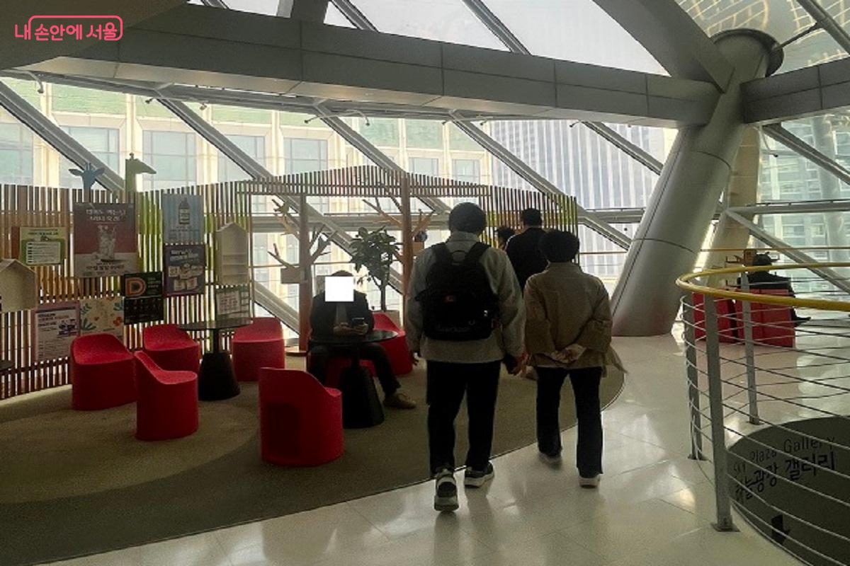 9층 하늘광장 휴게실 ⓒ정영경