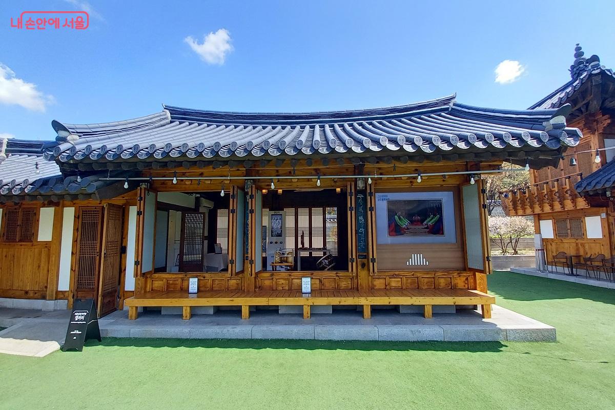 국악당에는 전통예술을 체험할 수 있는'남산국악당 갤러리'가 있다. &copy;박유진