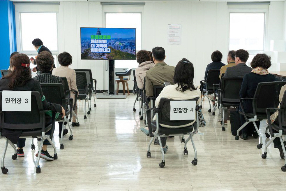 인생의 두 번째 무대는 지금부터! 50플러스 중장년 채용설명회 현장