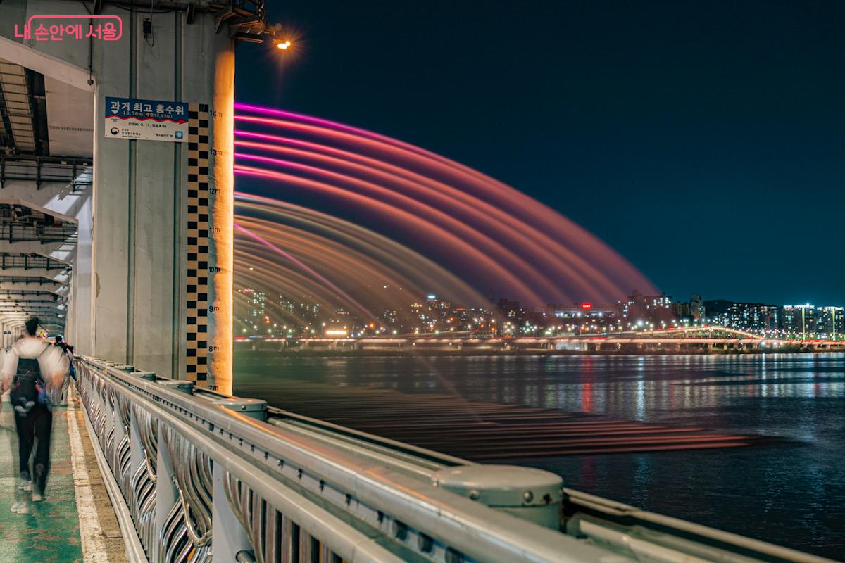 잠수교에서 바라본 달빛무지개분수