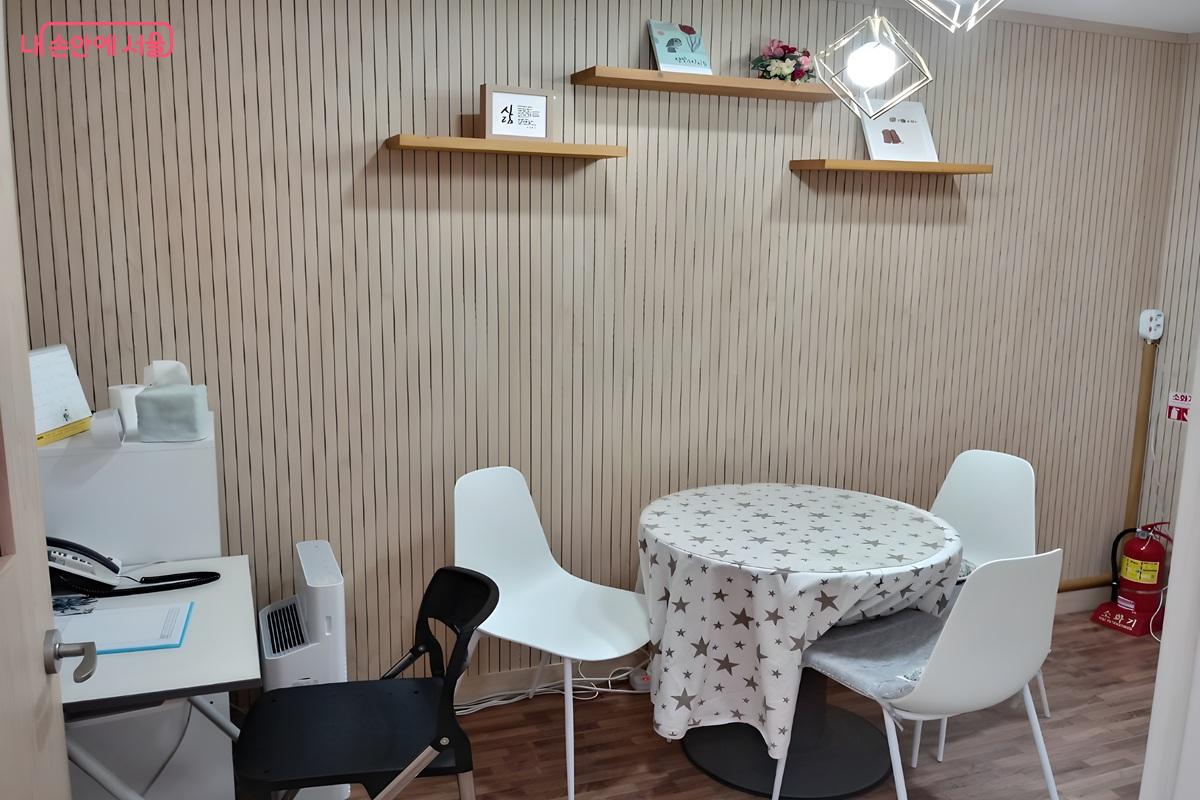 '말해봄 방' 전화상담실. 전화 상담과 방문 상담이 가능한 아늑한 공간이다. ⓒ김영주