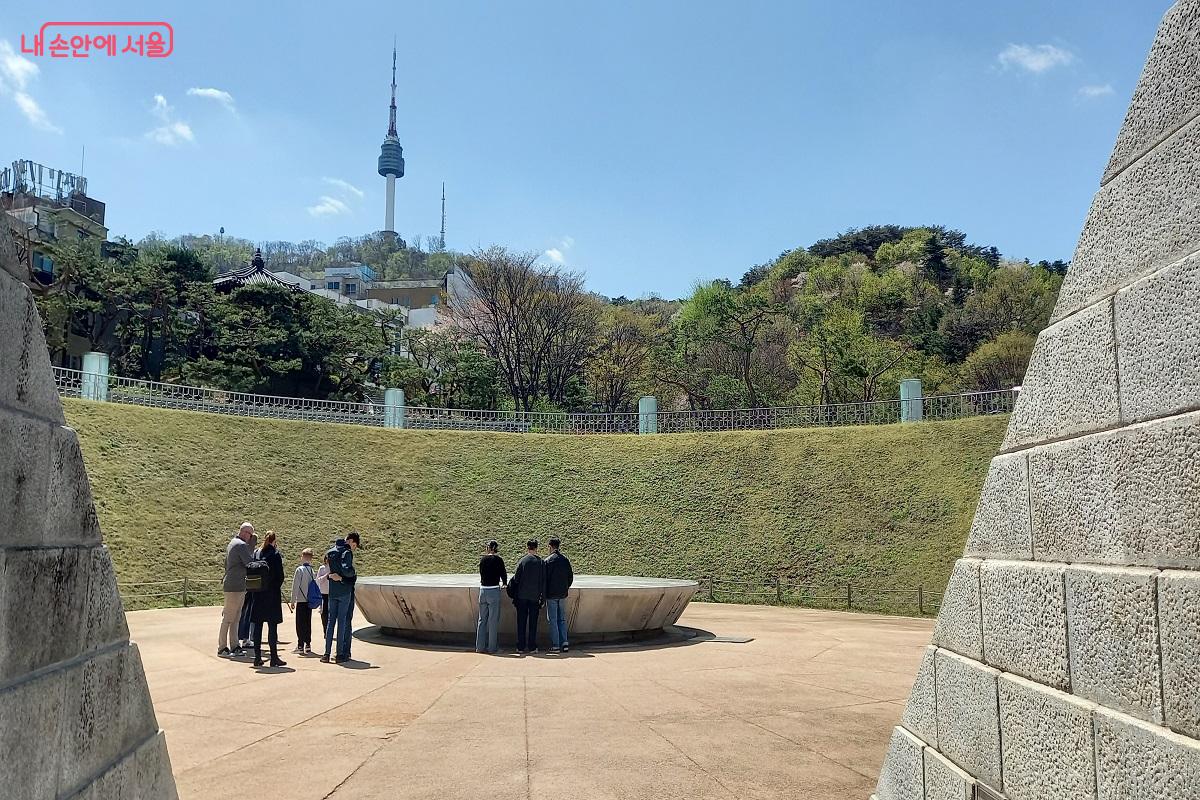 서울 600년을 기념해 1994년 타임캡슐을 묻은 서울천년타임캡슐광장 &copy;박유진