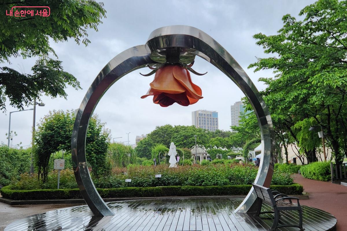 따뜻한 사랑의 온도가 모여 전하는 마음의 힐링 '사랑의 온도' 조형물 ©김미선