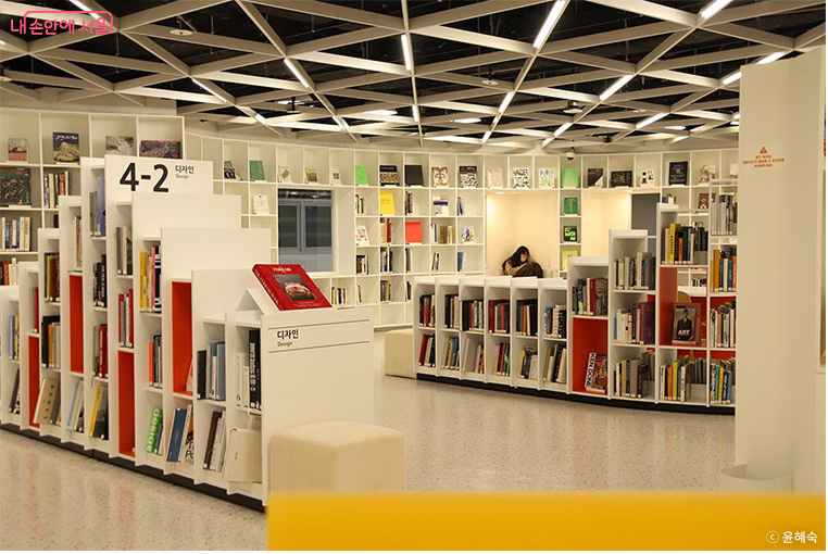 고척스카이돔 지하에 위치한 ‘서울아트책보고’