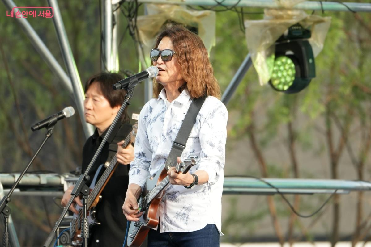 밴드 '옥슨 80'의 축하 무대 ©이종성