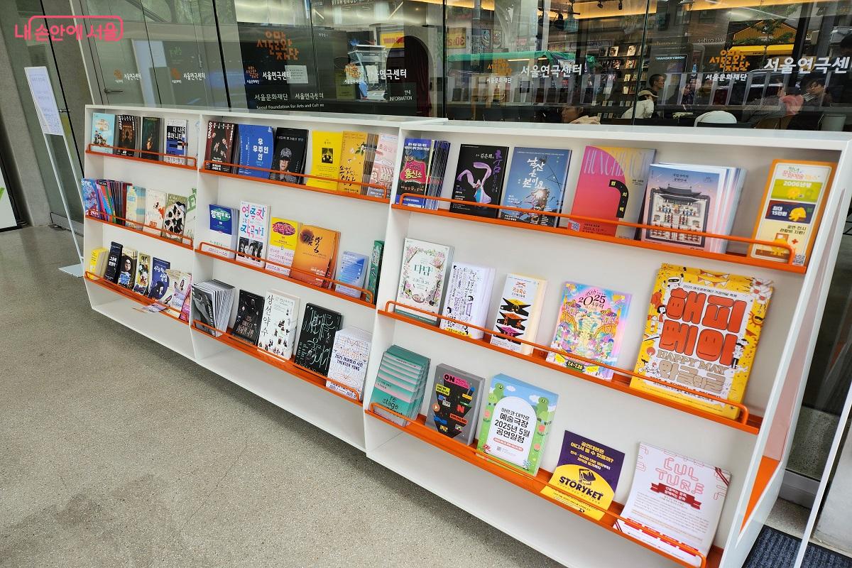 현재 공연 중인 뮤지컬, 연극의 리플릿 ©이소현