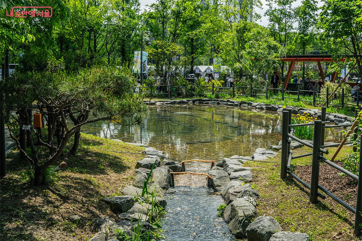 보라매공원 초입 부분의 정원 Ⓒ최승훈