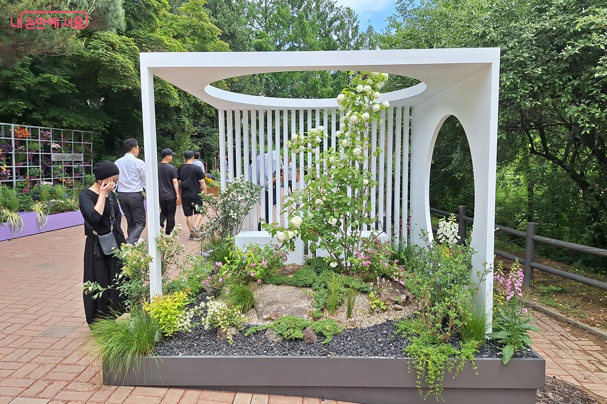 '동행정원'은 대학생, 시민들이 직접 만든 작품들을 전시하고 있다. ©정향선