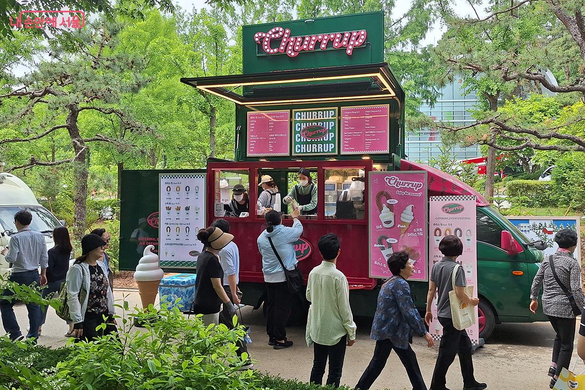 '푸드트럭'은 소상공인 연계 사업의 일환으로 진행되어 '지역상생'이라는 취지를 살렸다. ©정향선