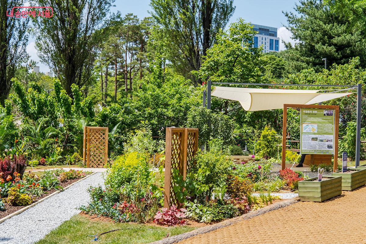 우장춘 박사를 기념하며 조성된 정원 Ⓒ최승훈