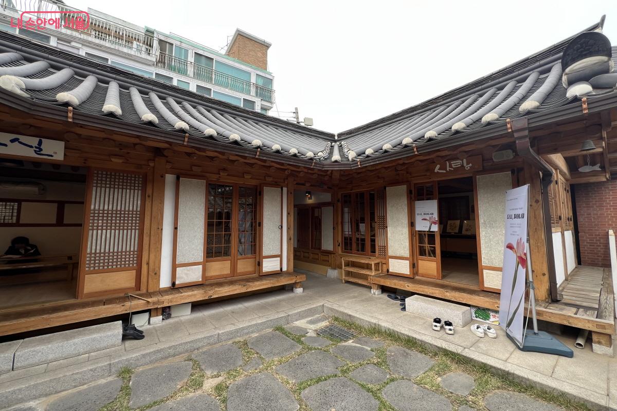 운영 시간 내엔 자유롭게 관람 및 이용할 수 있는 금오재 공간 ⓒ박지영