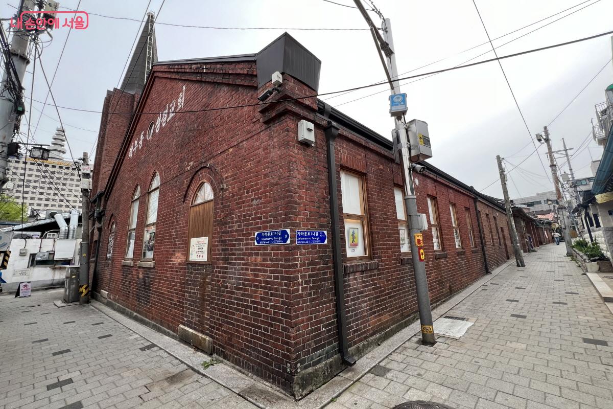 붉은 벽돌이 인상적인 '서울생활문화센터 체부' 외관 ⓒ박지영