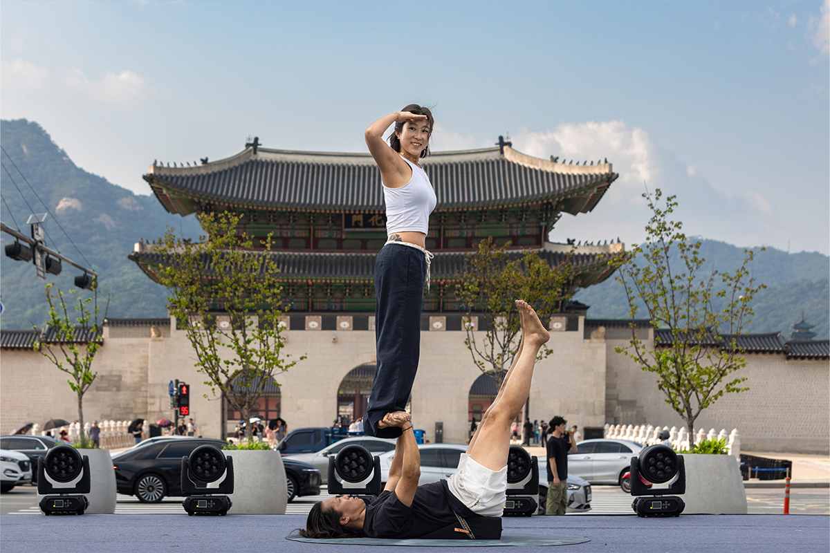 '매일 똑같은 운동, 지겨운데…' 광화문 달빛요가는 다를 걸요?