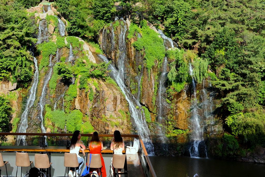 여기 서울 맞아? 때 이른 무더위 날려줄 도심 속 폭포 명소 4곳