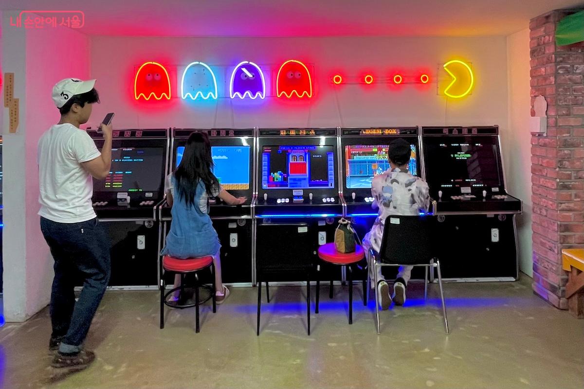 &lsquo;돈의문콤퓨타게임장&rsquo;에서 즐길 수 있는 아케이드 게임장 &copy;이종빈