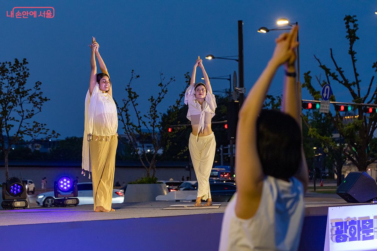 사막을 테마로 하는 샤이마 선생님의 동작은 굉장히 우아했다. ⓒ문청야