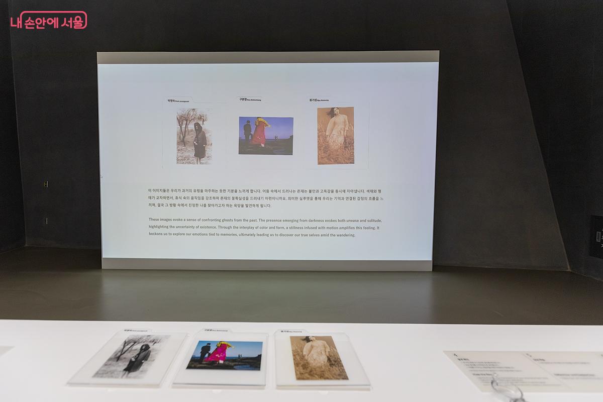 카드를 손에 들고 오른쪽 <기계 감상 시스템>이 설치된 선반으로 이동한다. ©문청야 