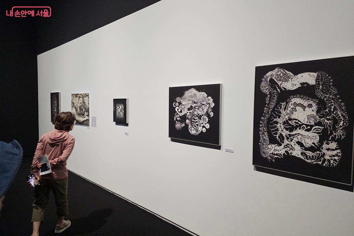 시대별로 변해 온 사진의 변천사를 직접 확인할 수 있는 전시작품들 &copy;오도연