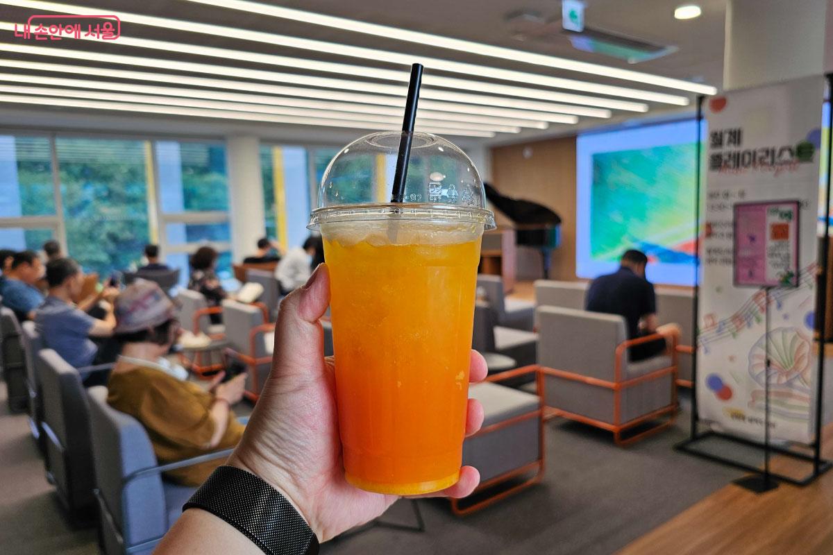 저렴하게 음료수를 먹을 수 있다. ©홍혜수  