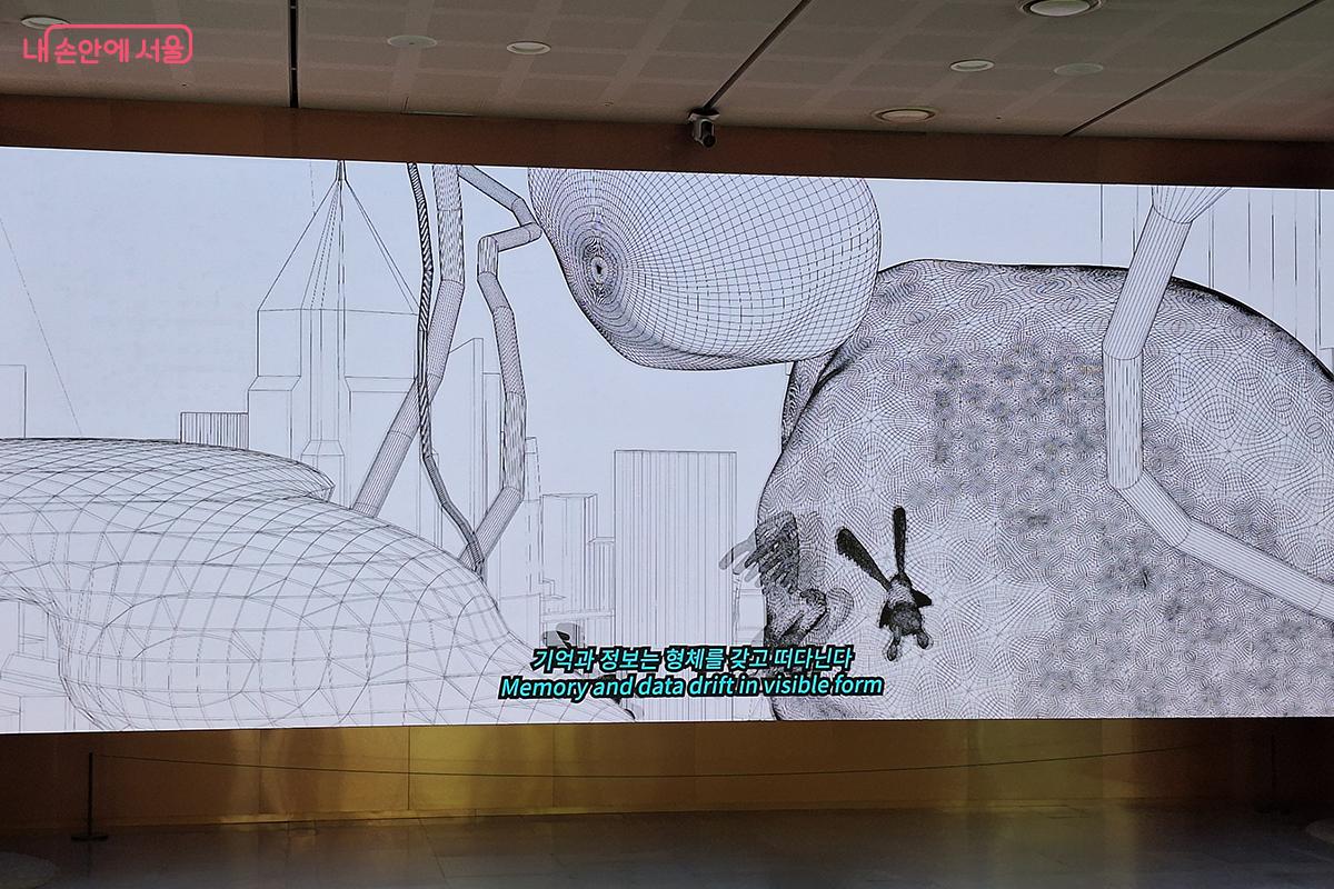 작품에 등장하는 디지털 풍경은 기술과 자연을 넘나들며 미래 도시의 생명성을 꿈꾸게 한다. &copy;정향선