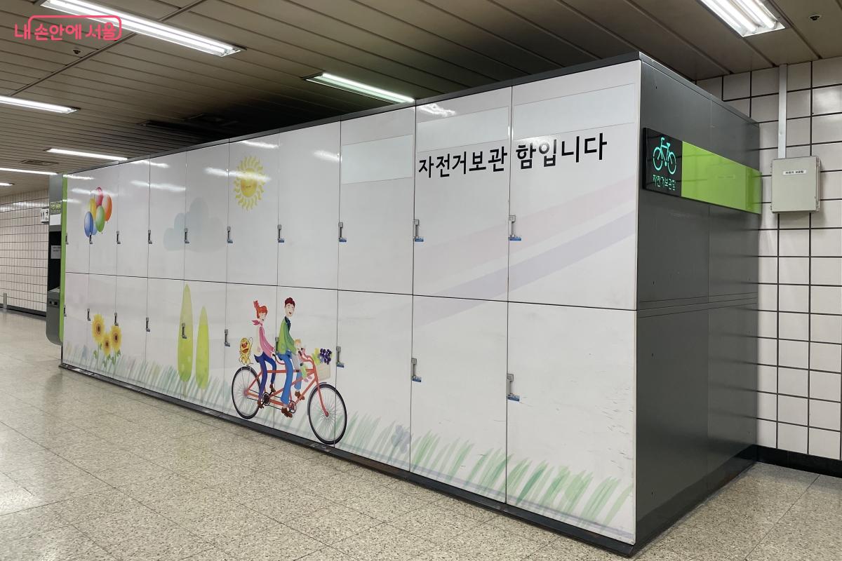 지하철 6호선 고려대역에 위치한 사물함형 자전거 보관함 ©황수민