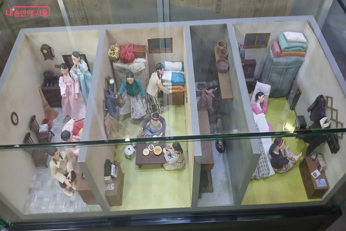 쪽방촌의 모습을 미니어처와 인형으로 표현해 놓았다. &copy;유지민