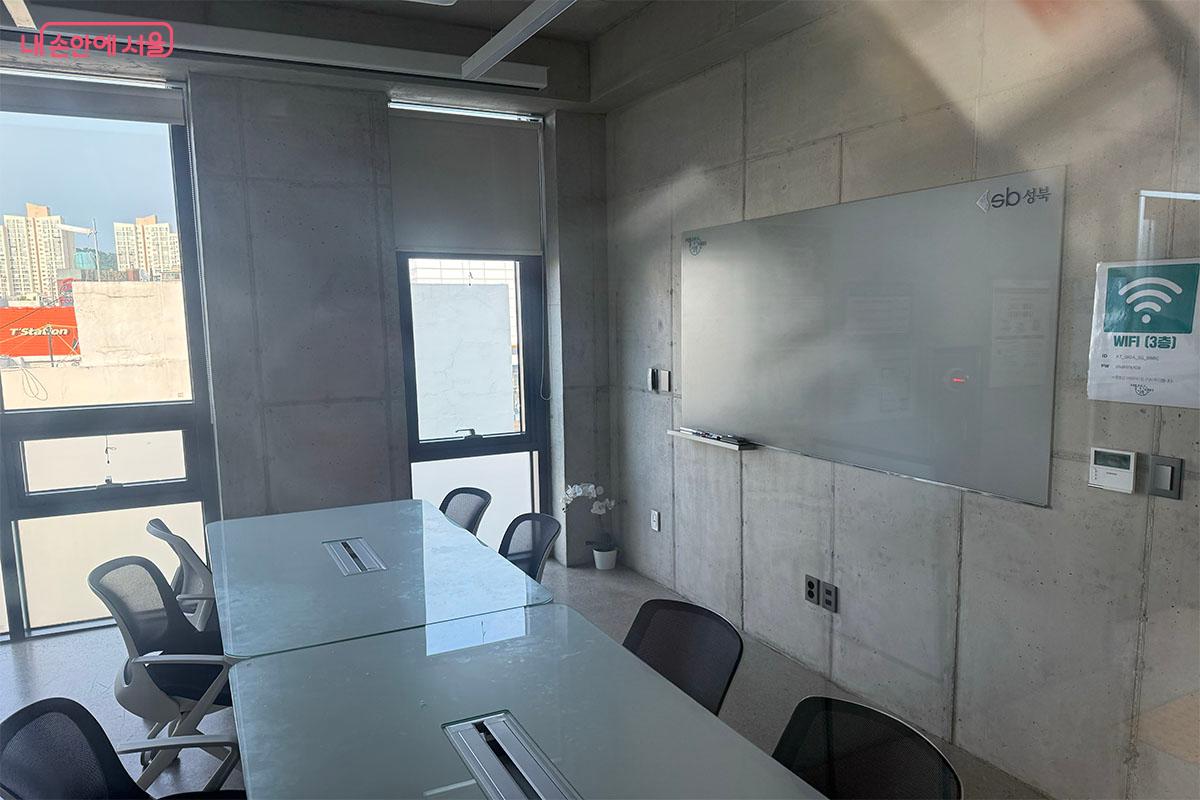 3층 프로젝트 룸은 사전 예약을 하지 않으면 이용할 수 없다. ⓒ송수아