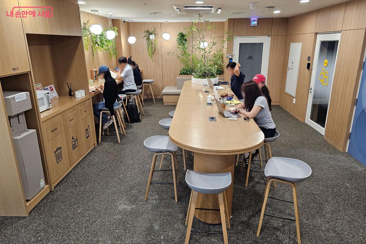 지하에 마련된 휴식 공간 ©홍혜수  