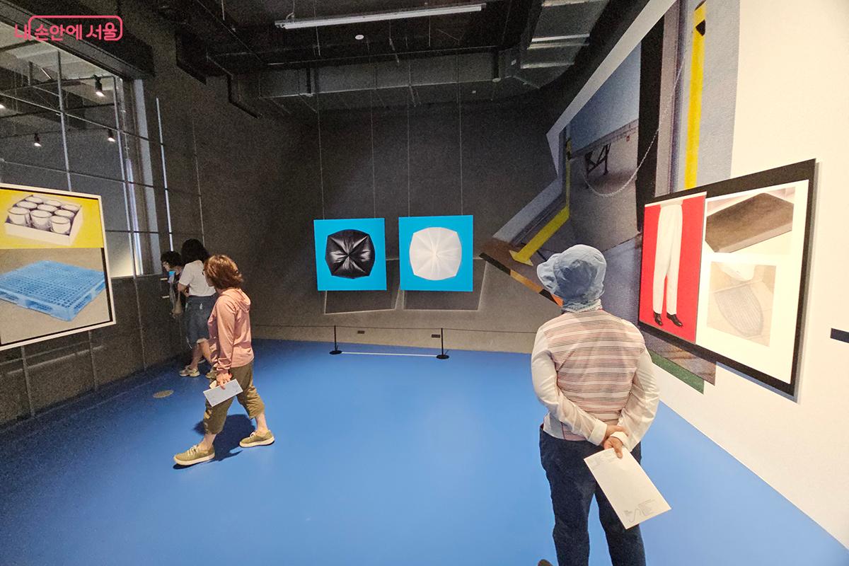 기존의 통념을 넘어 새로운 형식의 다양한 사진들도 전시되고 있다. &copy;오도연