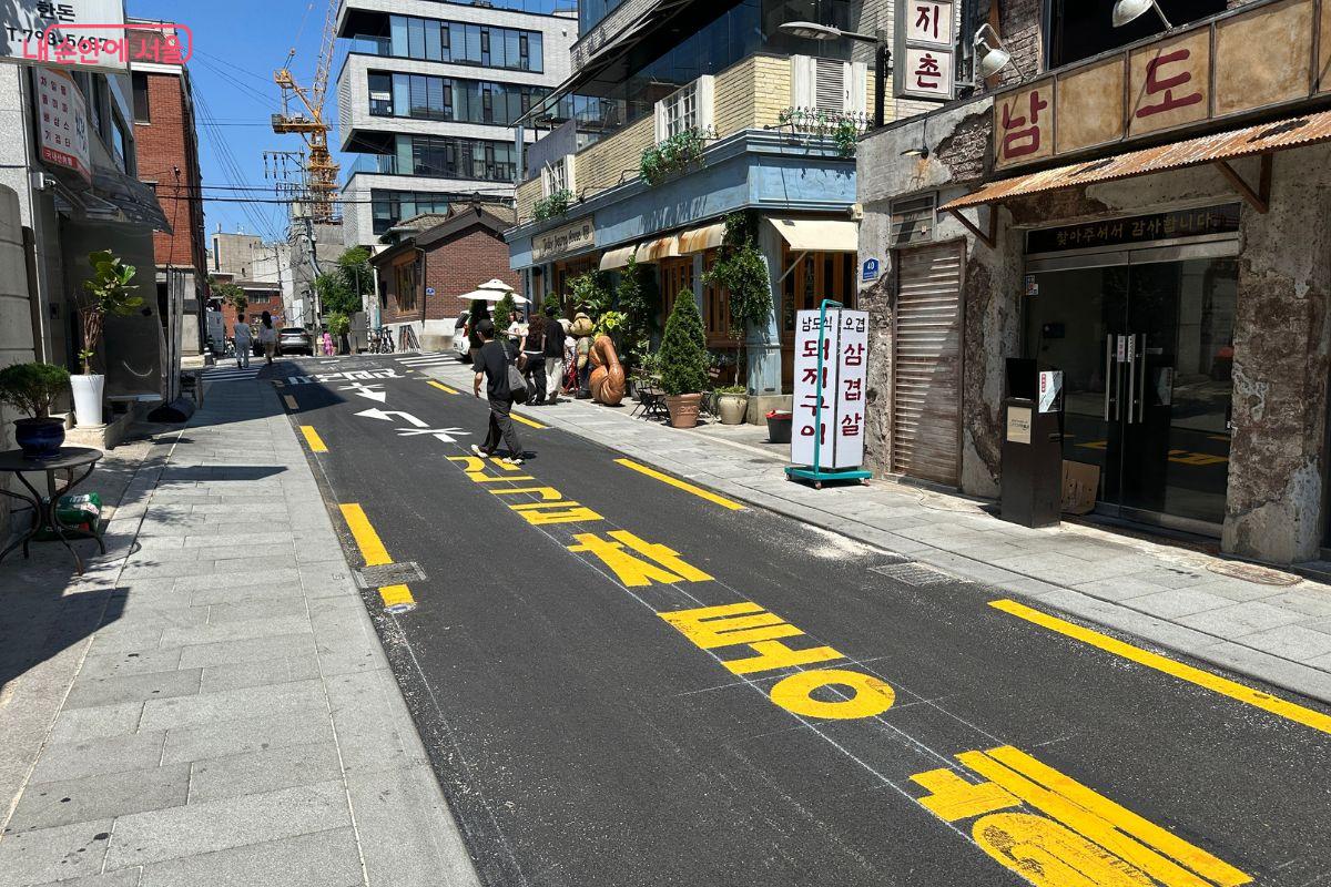 긴급차량 통행을 안내하는 문구도 새롭게 적었다. &copy;김재형
