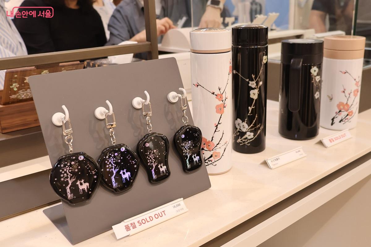 한국의 멋을 표현한 다채로운 상품들도 품절 되었다. ©이봉덕
