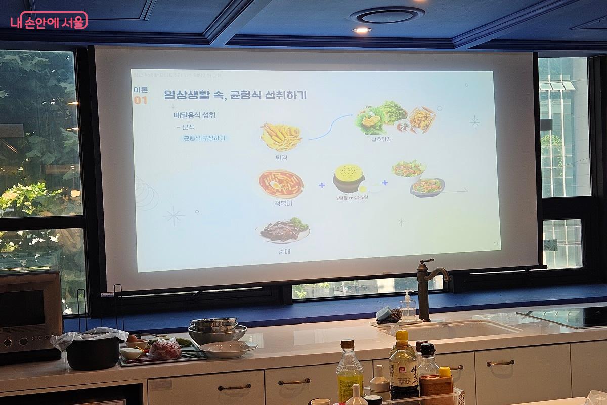 부족한 단백질과 채소류를 섭취할 수 있도록 사이드 메뉴를 구성해야 한다. ⓒ김진호