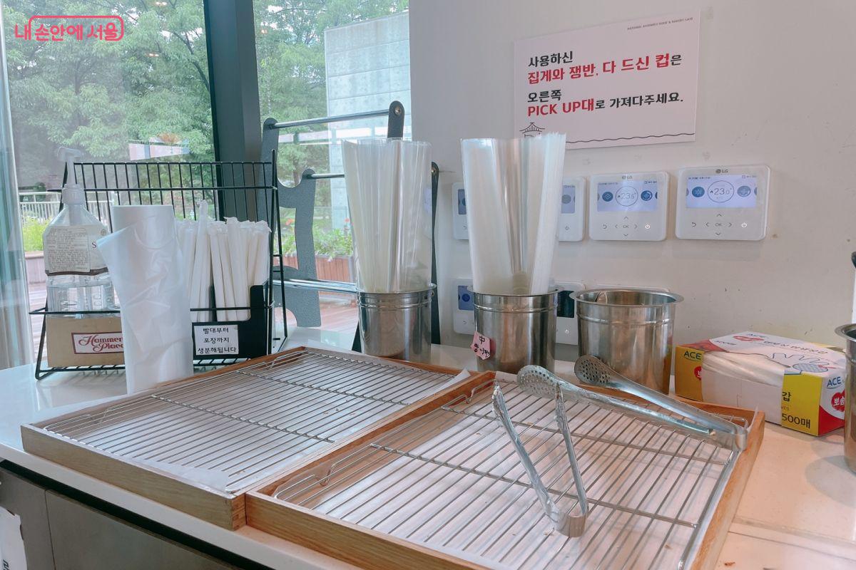 남은 빵은 포장할 수 있도록 셀프코너가 마련돼 있다. ⓒ노윤지