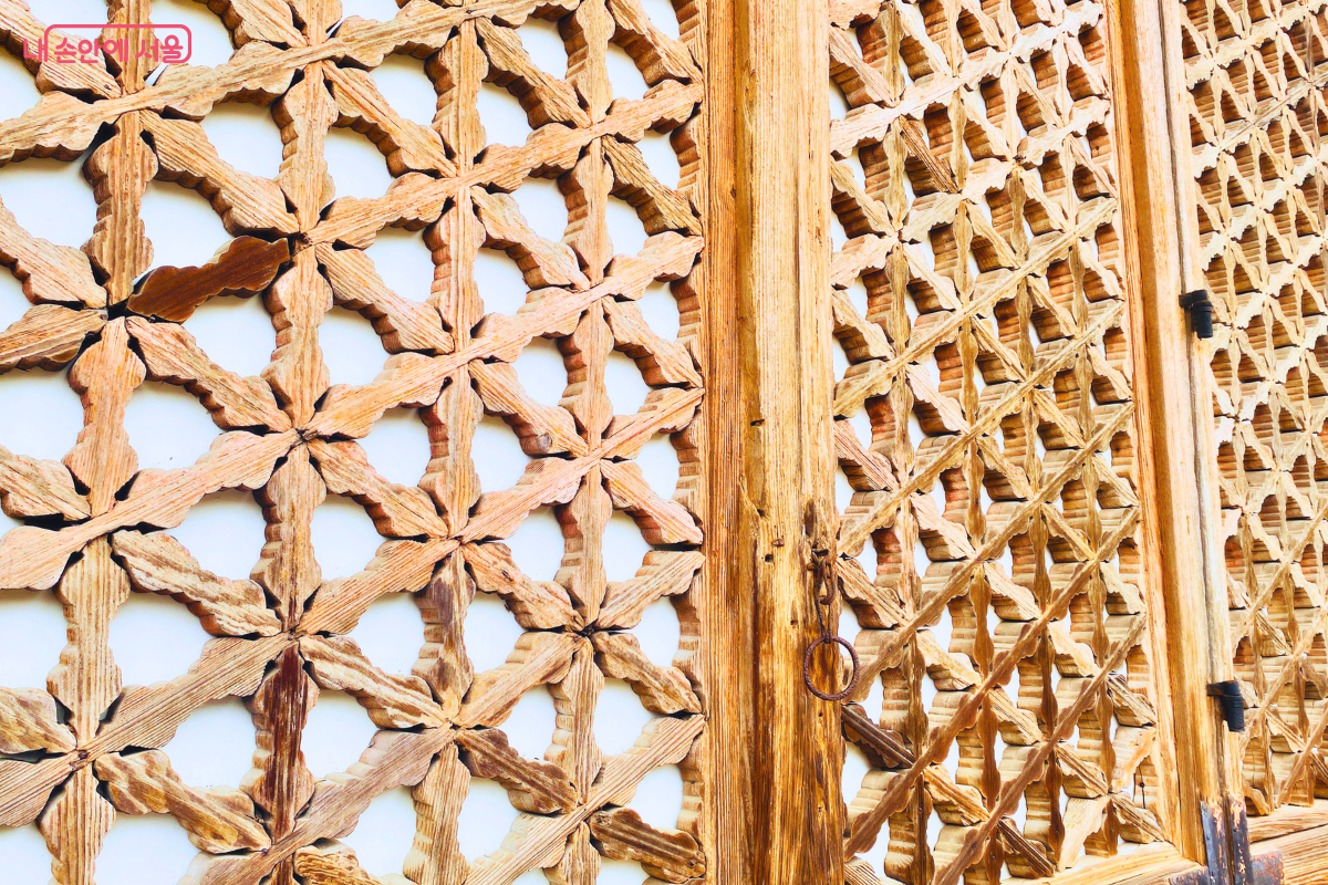 벽사와 길상 의미를 담은 창경궁 꽃살문 ©양정화