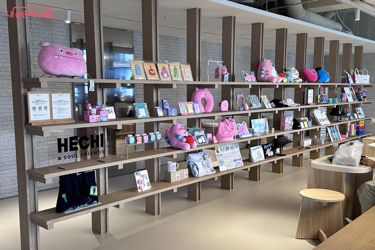 해치 굿즈도 판매하고 있다. &copy;김민아