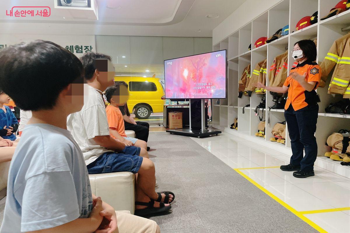 한 프로그램당 보통 60분에서 90분 정도 교육이 진행된다. &copy;노윤지