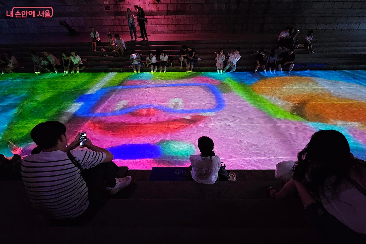 작품 &lsquo;해치의 물놀이&rsquo;는 서울시 캐릭터 해치와 친구들의 모습이 생동감 넘치게 다가온다. &copy;백승훈