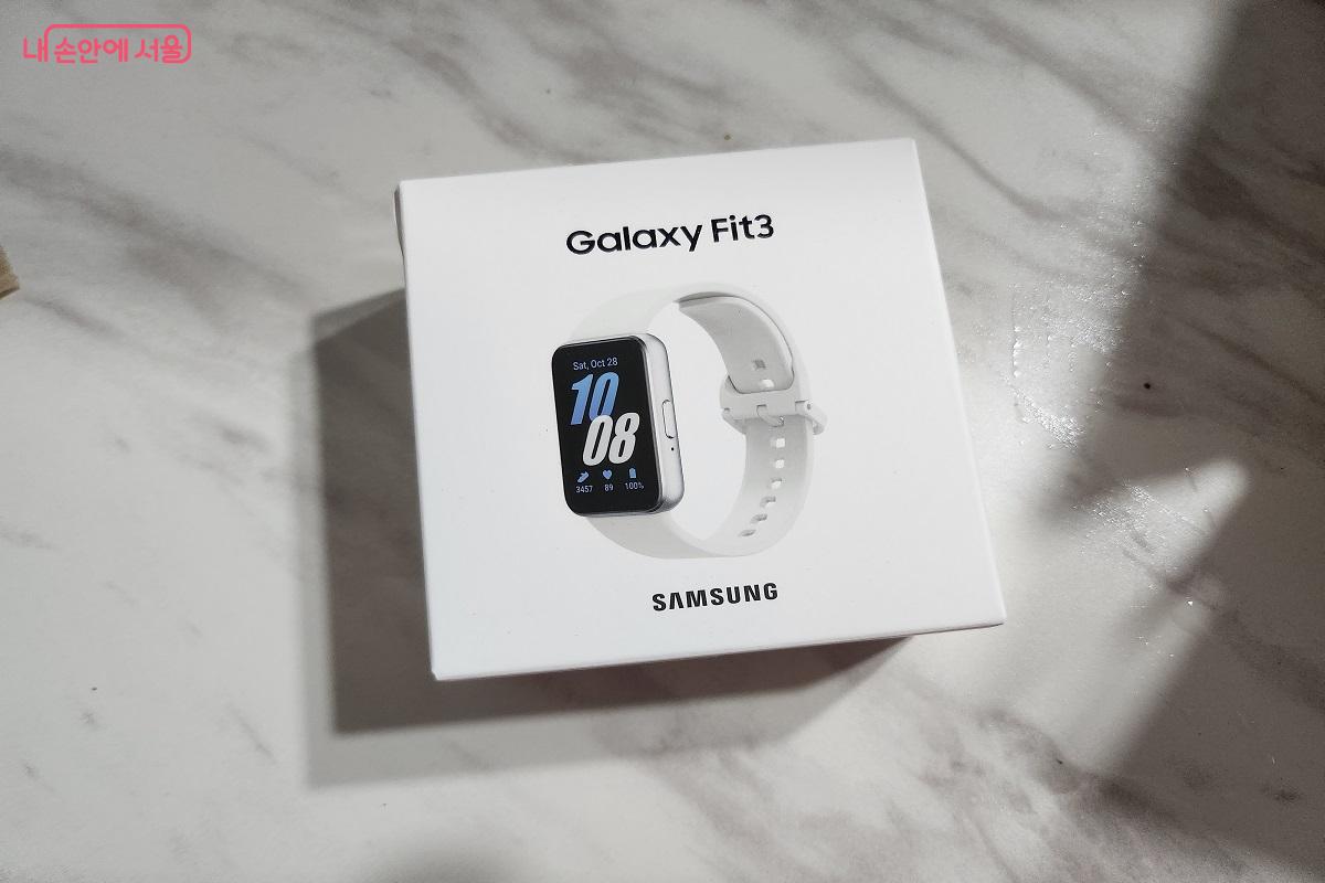 선택한 갤럭시 핏3는 실버 색상의 웨어러블 기기다. ©이소현