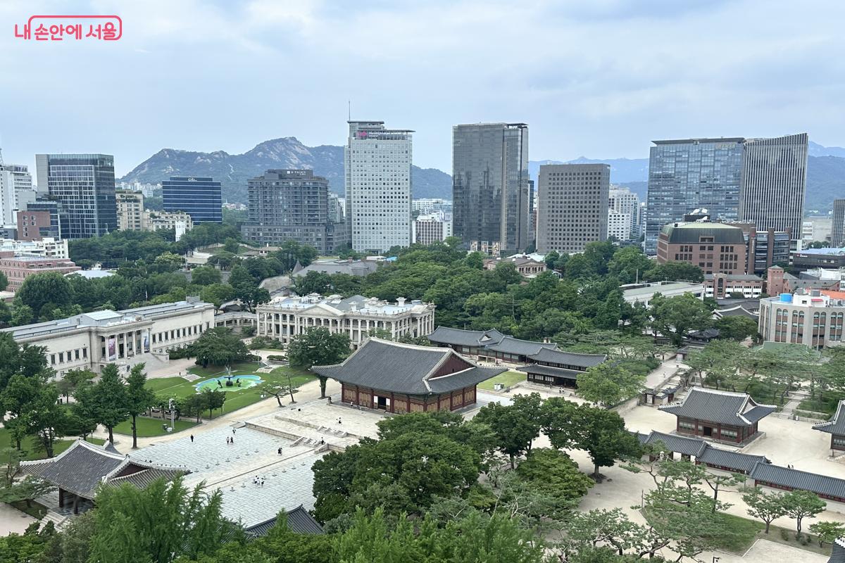 '카페 다락'은 서울시에서 운영해 입장료가 무료다. &copy;김민아