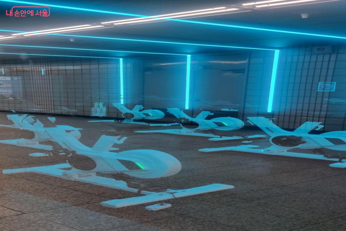 사이클 스튜디오에서 증강현실 라이딩을 경험할 수 있다. &copy;김윤경