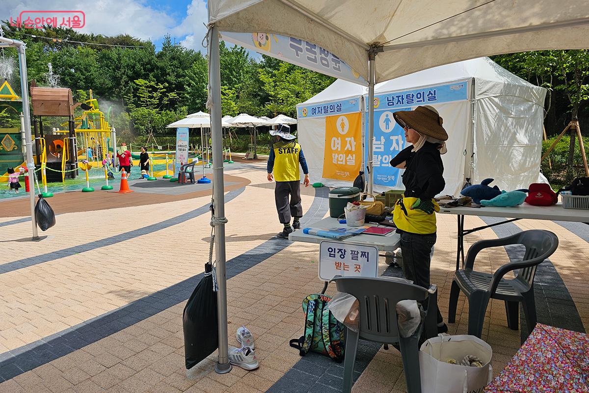 가족 단위로 물놀이장을 찾은 시민들은 최고의 만족감을 표시했다. ©정향선
