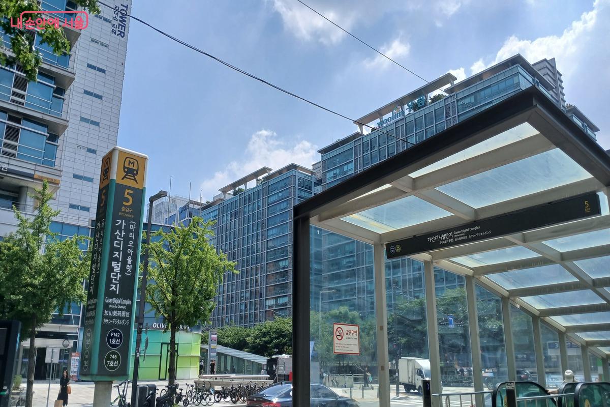 '금천 순이의 집' 주변 역인 가산디지털단지역 5번 출구 앞 &copy;유지민
