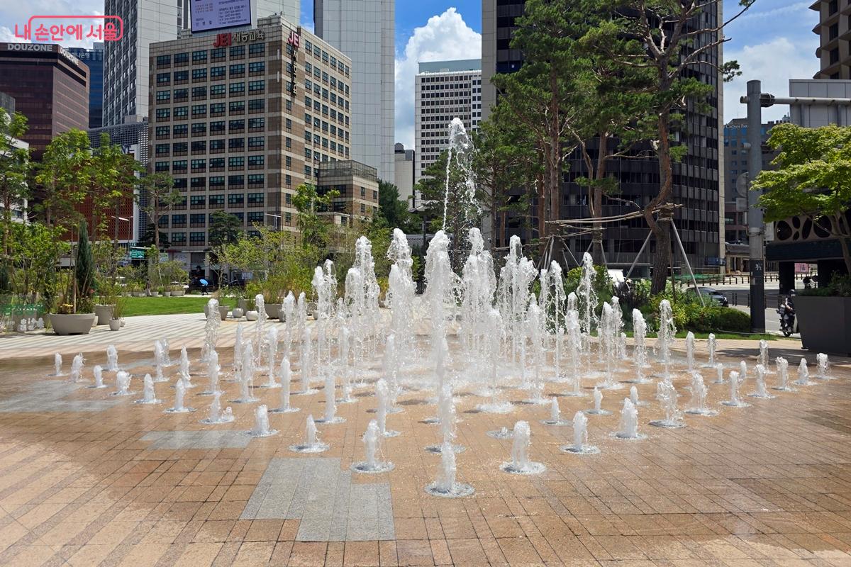 보기만 해도 시원한 서울광장 분수 ©김윤경